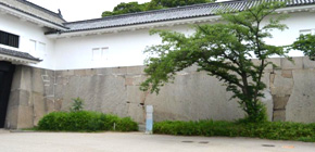 大坂城大手口枡形の2つの巨石はもともと一つの石だった！