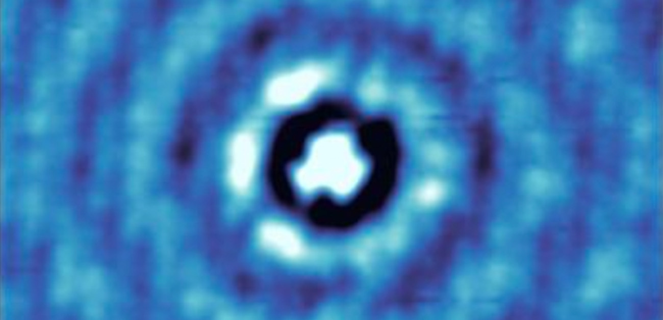 絶縁体単層膜における未知の波紋の可視化に成功